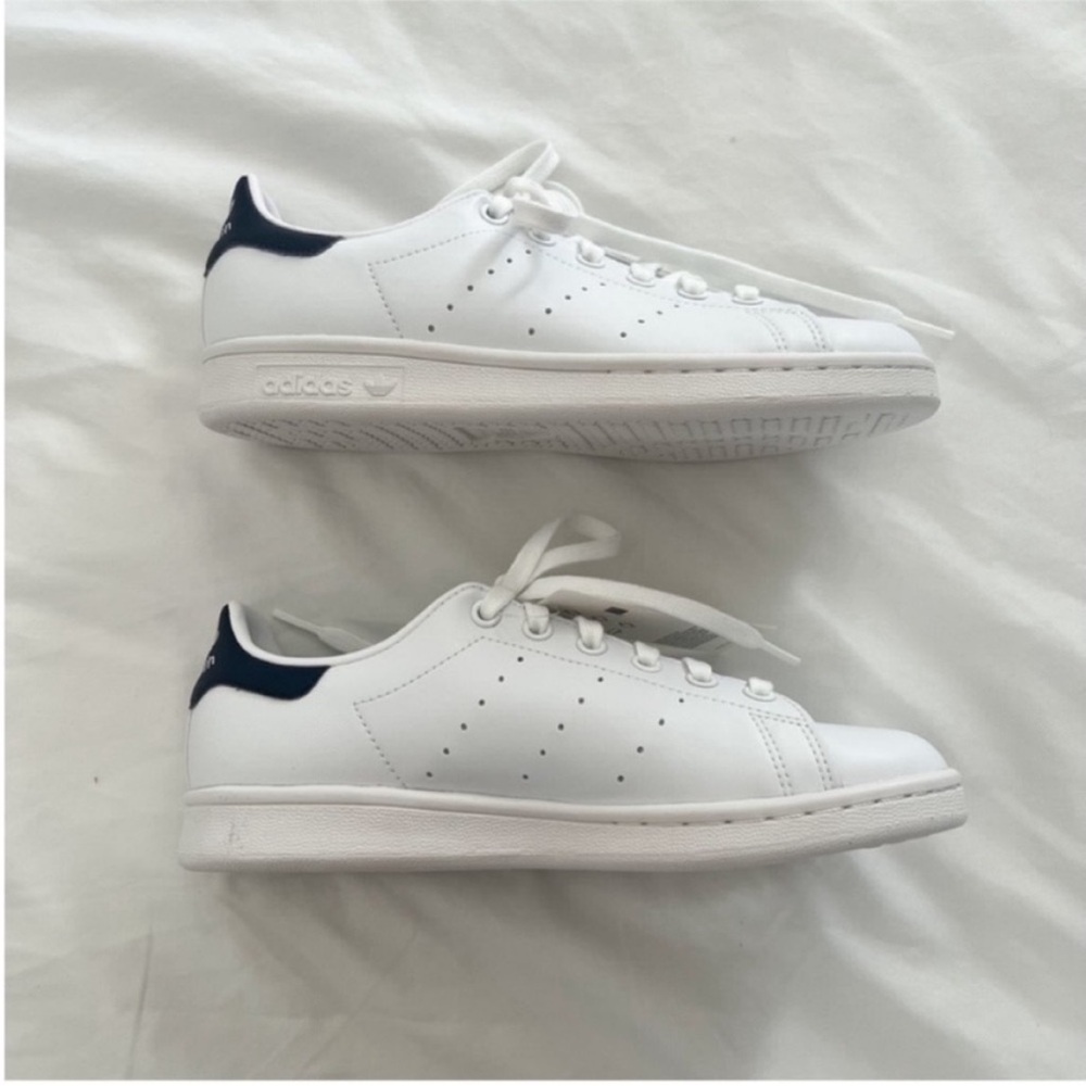 NWT Adidas Stan Smith Sneakers, Cloud White and Collegiate Navy, Size 6